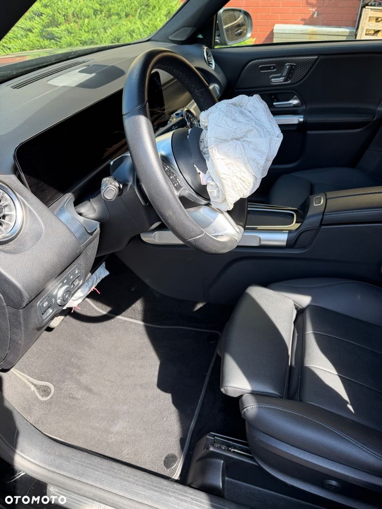 Mercedes-Benz GLB - 17