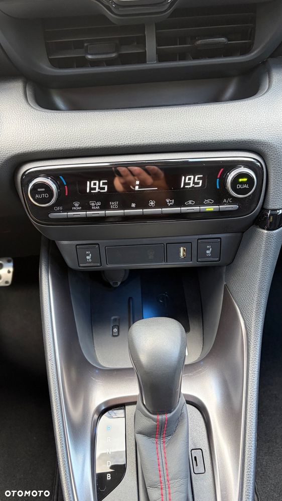 Toyota Yaris Hybrid 1.5 GR Sport - 9