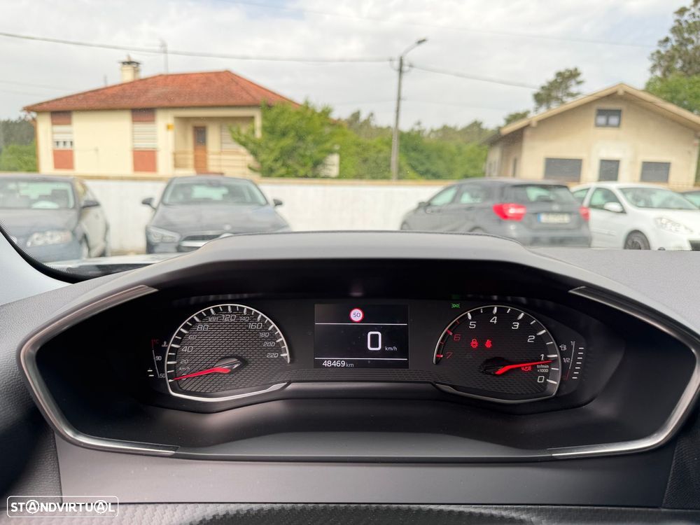 Peugeot 2008 1.2 PureTech Allure Pack - 19