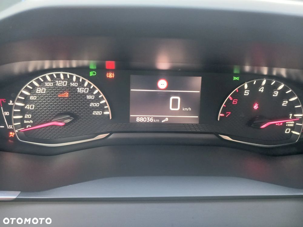 Peugeot 208 PureTech 100 Allure - 12