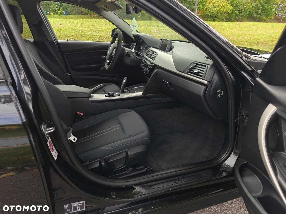 BMW Seria 3 318d Edition M Sport Shadow - 25