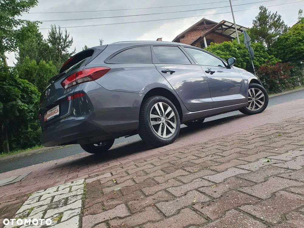 Hyundai i30 blue Kombi 1.4 YES Silver - 33