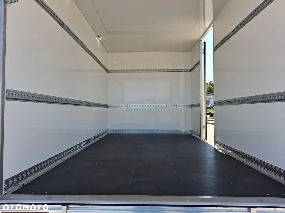 Isuzu M27H kontener z windą - 20