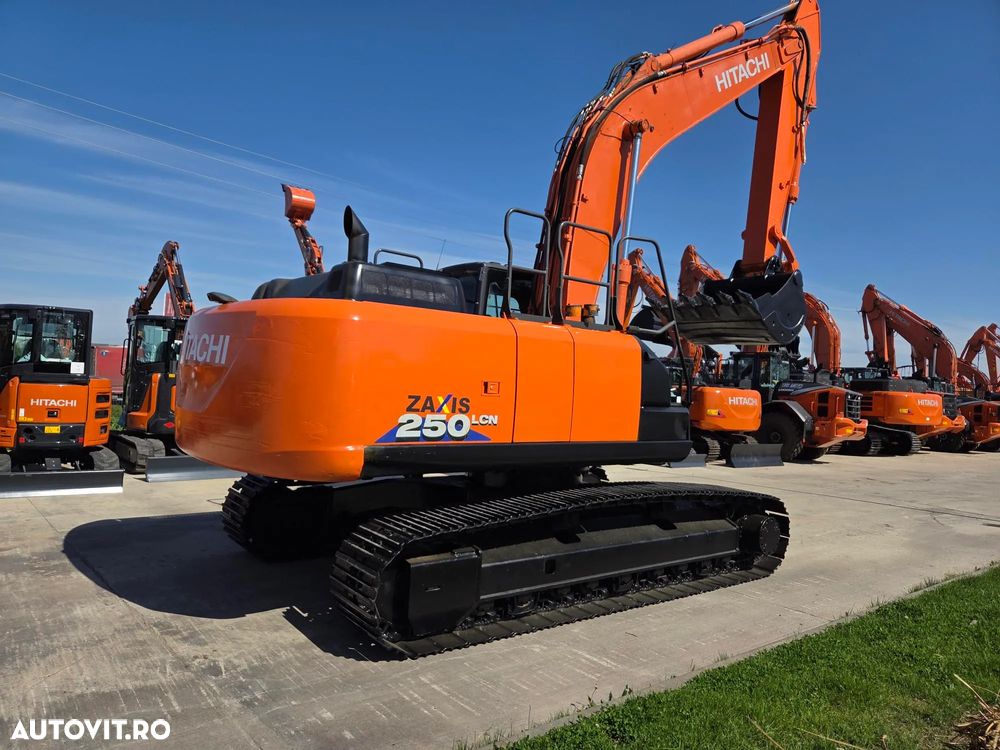 Hitachi ZX250LCN-6, 2020, 9.449h, 27,3t, cupa 1,55mc, Ingust latime 2,99m, camera spate, camere laterale, inst picon, consum mediu 9,8l/h, ridica 13t, motor Isuzu 173CP, 3 pompe hidr HITACHI, 3 camere, produs in JAPONIA, leasing 4 ani-PROMOTIE 68.900 EUR+tva - 2