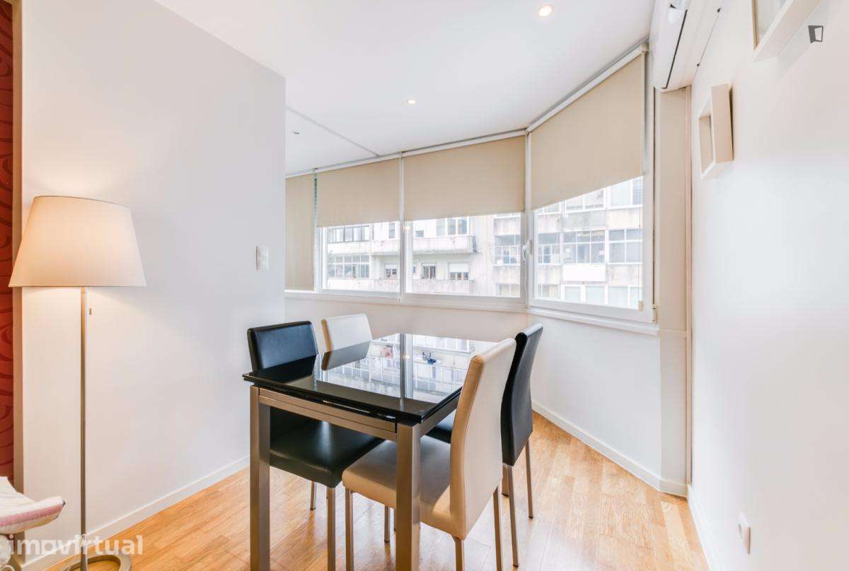Apartamento com 1 quartos - localizado em São Sebastião Lisbon - Grande imagem: 2/11