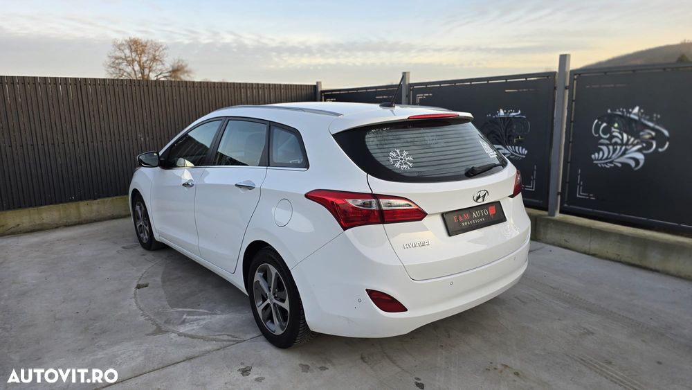 Hyundai i30 blue 1.6 CRDi YES! Gold - 4