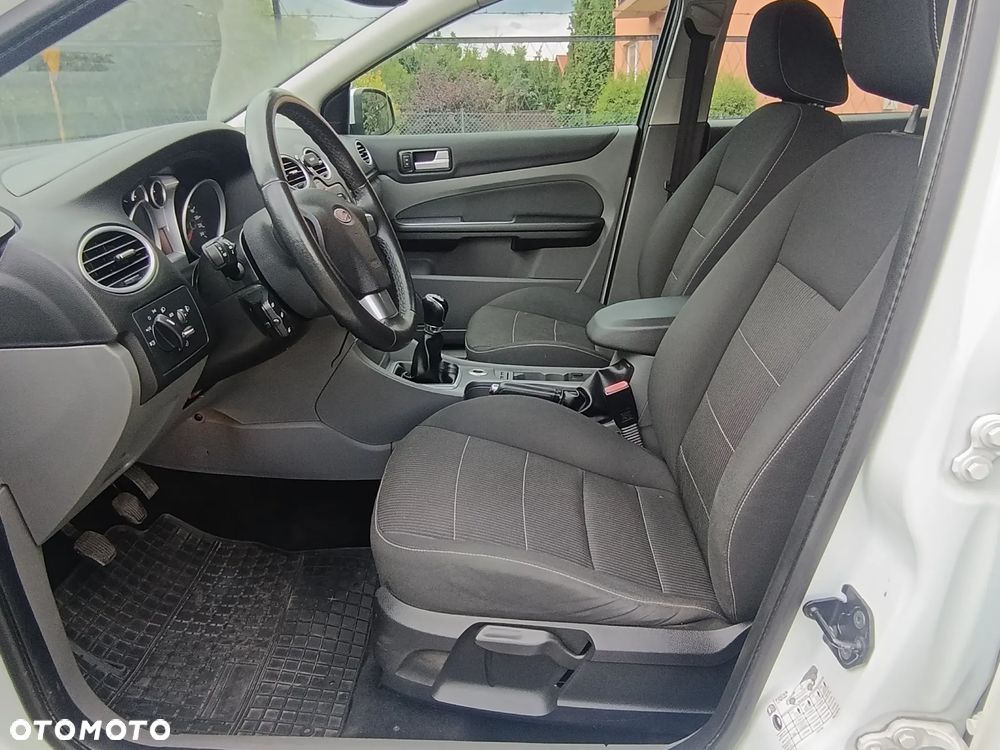 Ford Focus 1.6 Trend - 19