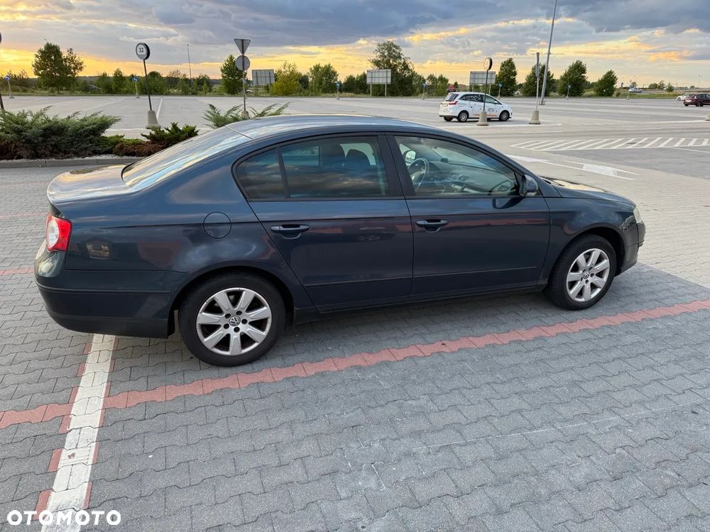 Volkswagen Passat - 1