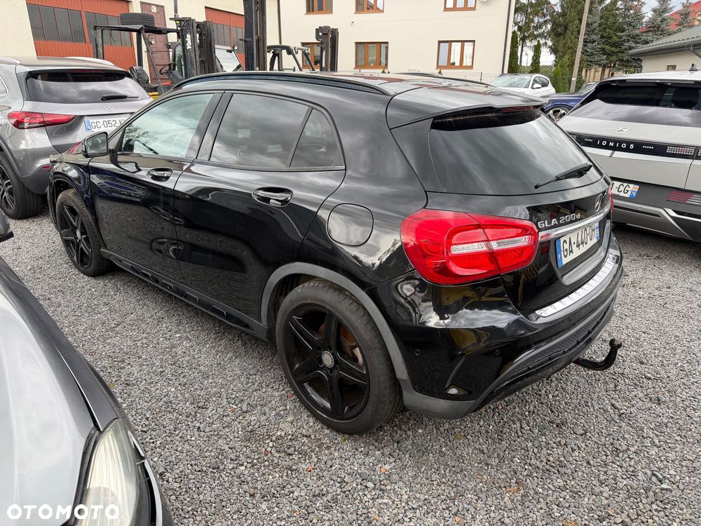 Mercedes-Benz GLA 200 d 4Matic 7G-DCT AMG Line - 3