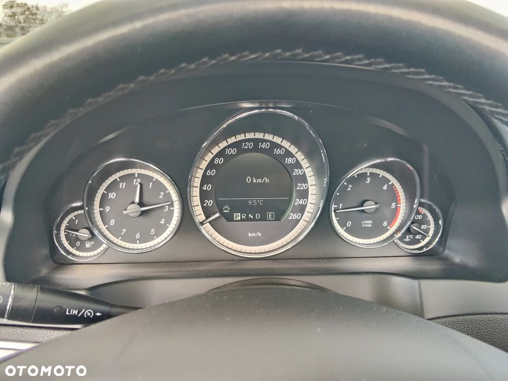 Mercedes-Benz Klasa E 220 CDI DPF BlueEFFICIENCY Automatik Avantgarde - 12