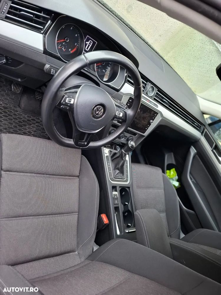 Volkswagen Passat - 4