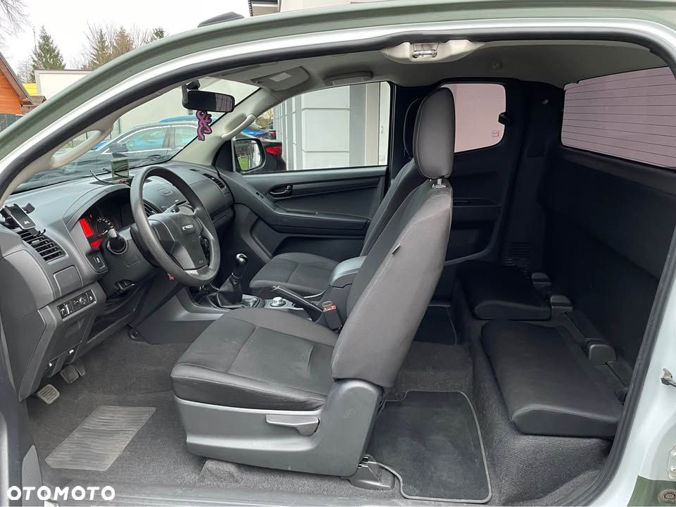 Isuzu Pick up - 7
