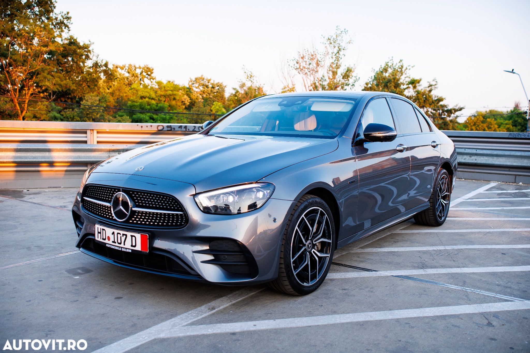 Mercedes-Benz E 300 de 4Matic 9G-TRONIC AMG Line - 1