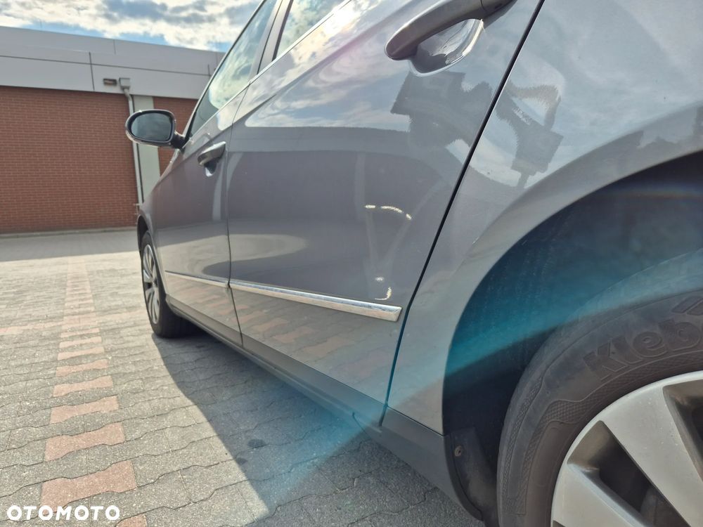 Volkswagen Passat 1.9 TDI DPF BlueMotion - 12