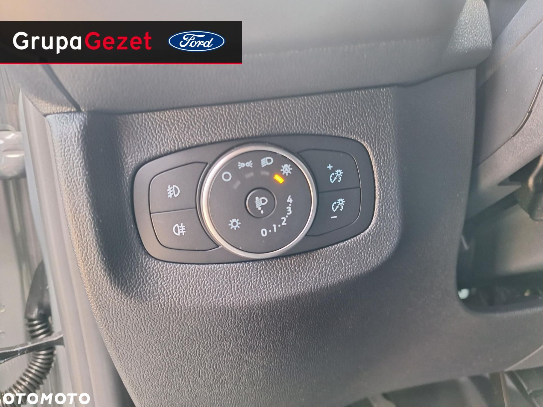 Ford Transit Courier - 12
