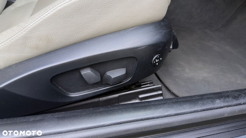 BMW Seria 3 330i - 19