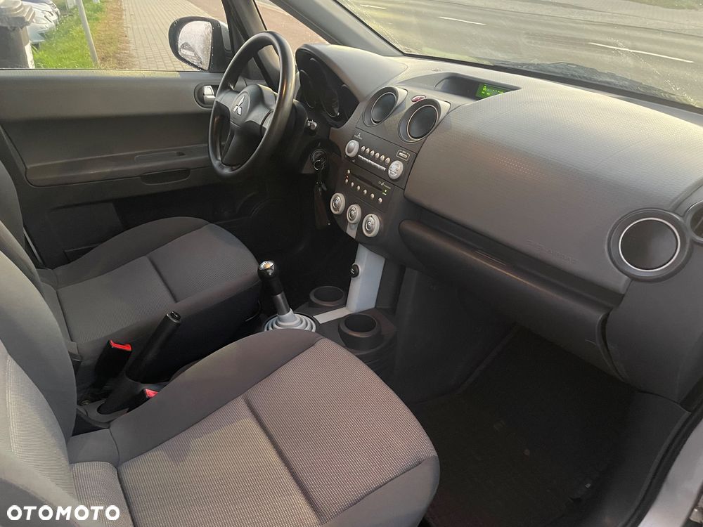 Mitsubishi Colt - 12