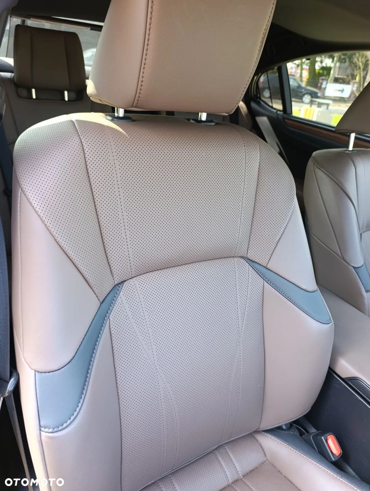 Lexus ES 300h Omotenashi - 26