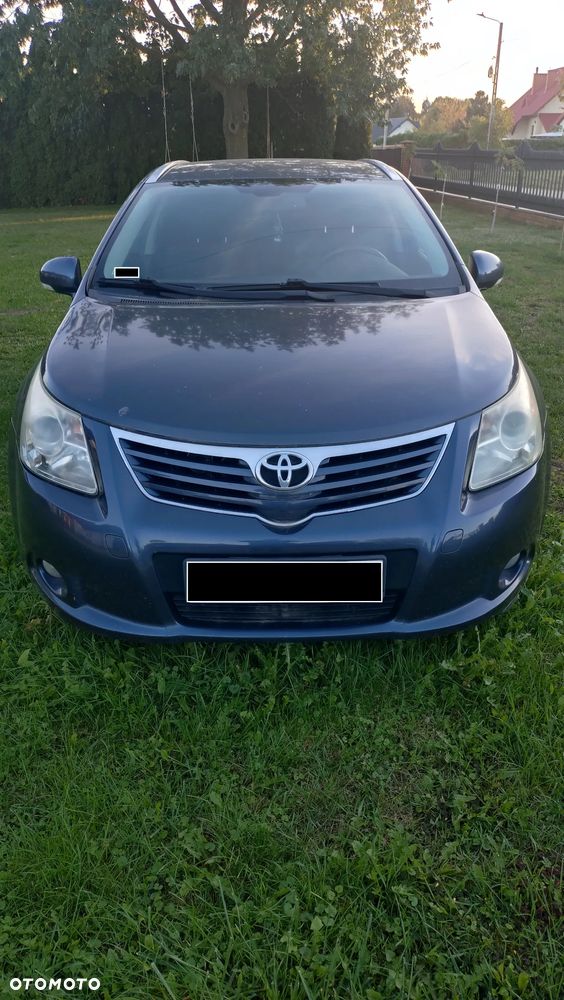 Toyota Avensis 1.8 Luna - 1
