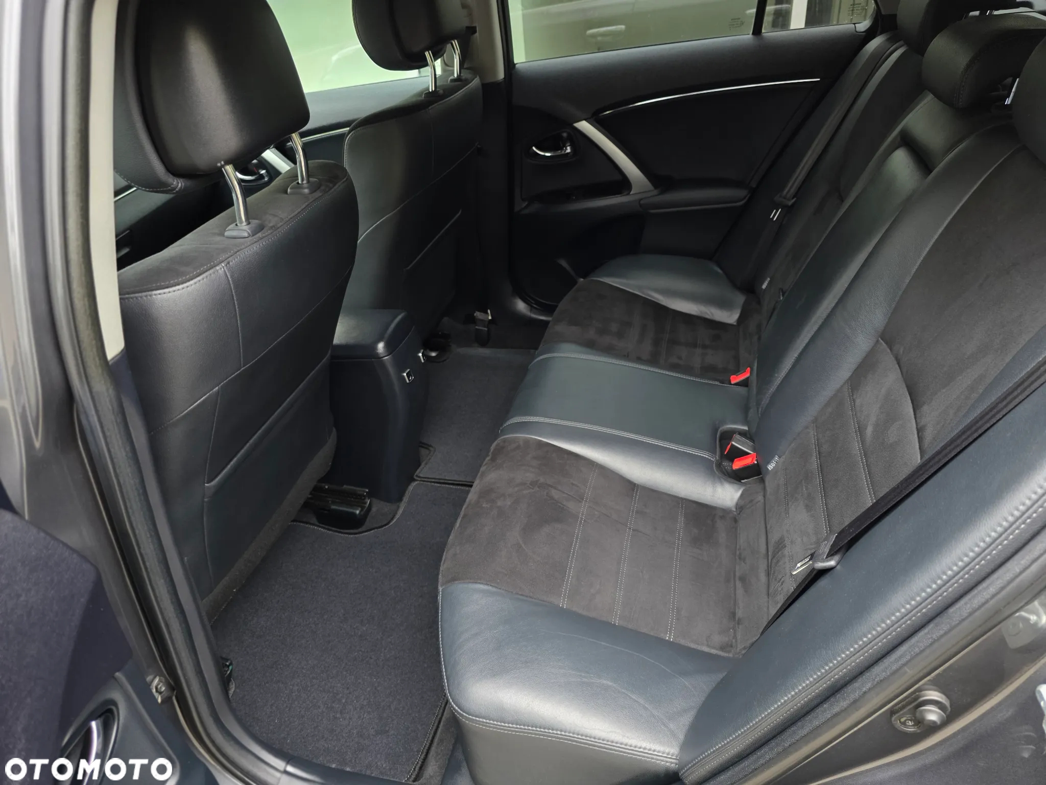 Toyota Avensis 1.8 Business Edition - 20