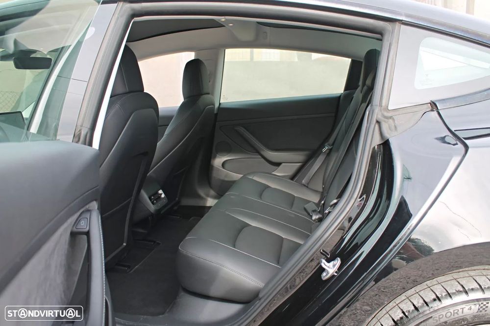 Tesla Model 3 Standard Range Plus RWD — fotografia 15