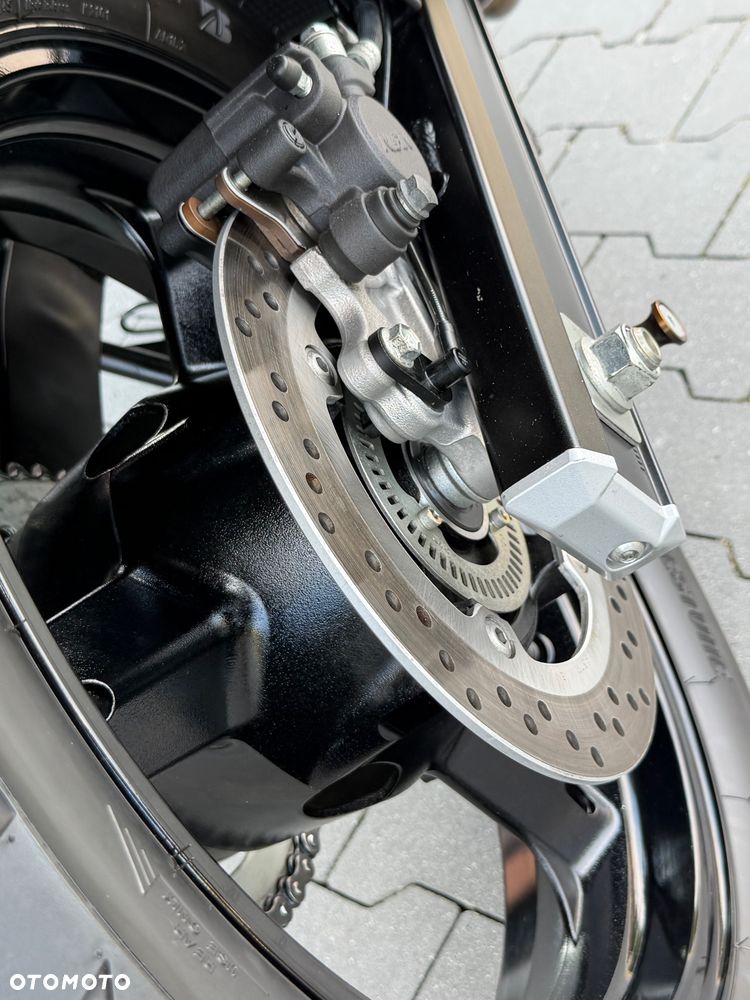 Suzuki V-STROM - 12