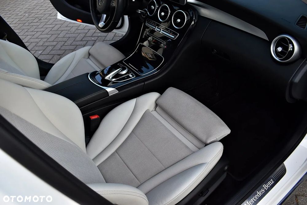 Mercedes-Benz Klasa C 180 9G-TRONIC Exclusive - 34