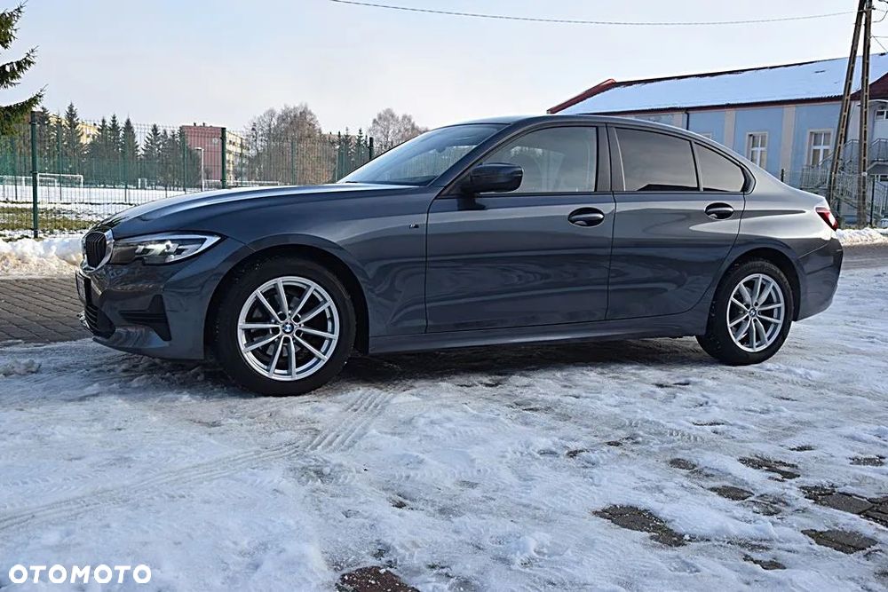 BMW Seria 3 318d Sport Line - 8