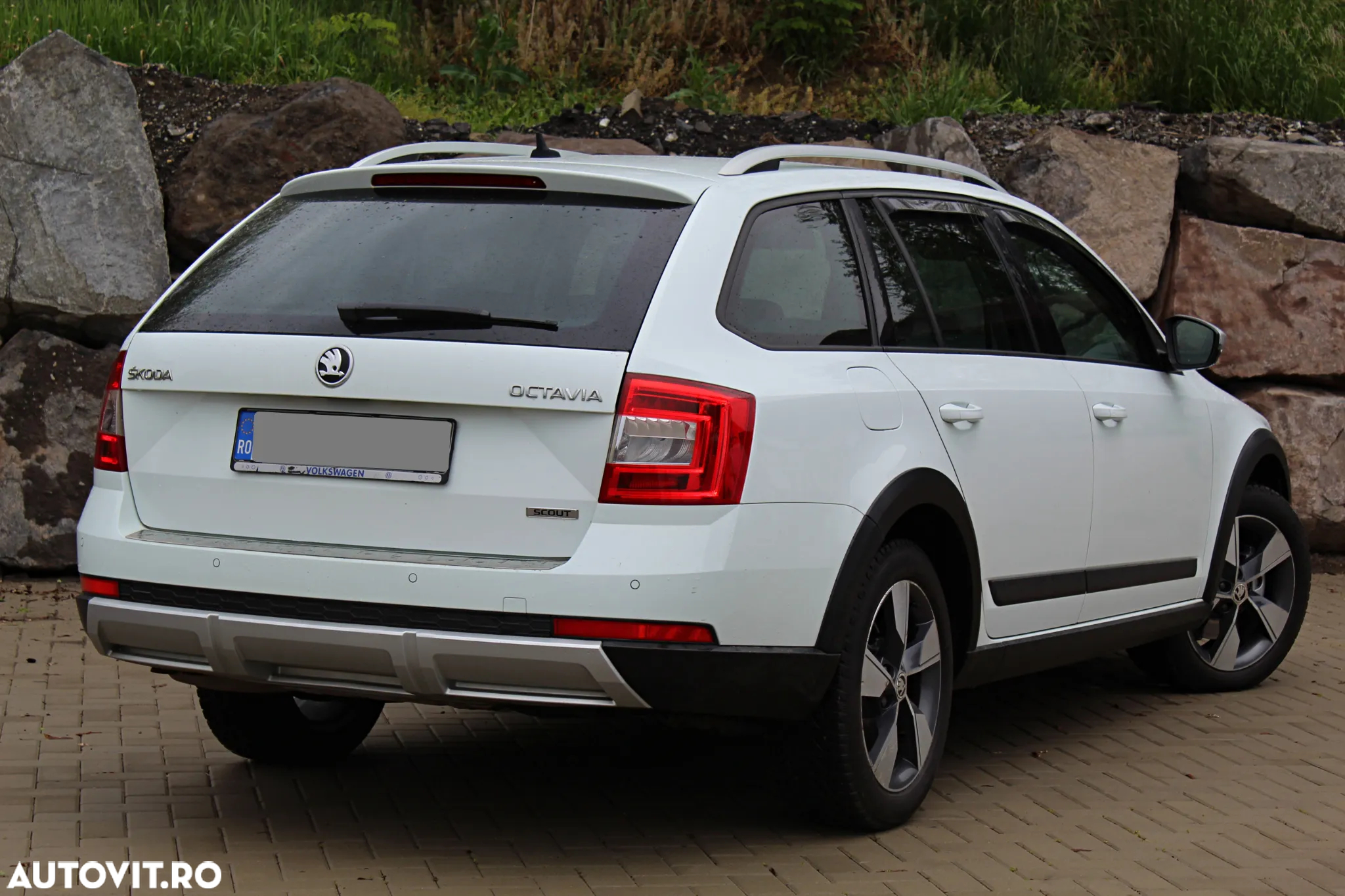 Skoda Octavia Combi 2.0 TDI 4x4 DSG Scout - 5