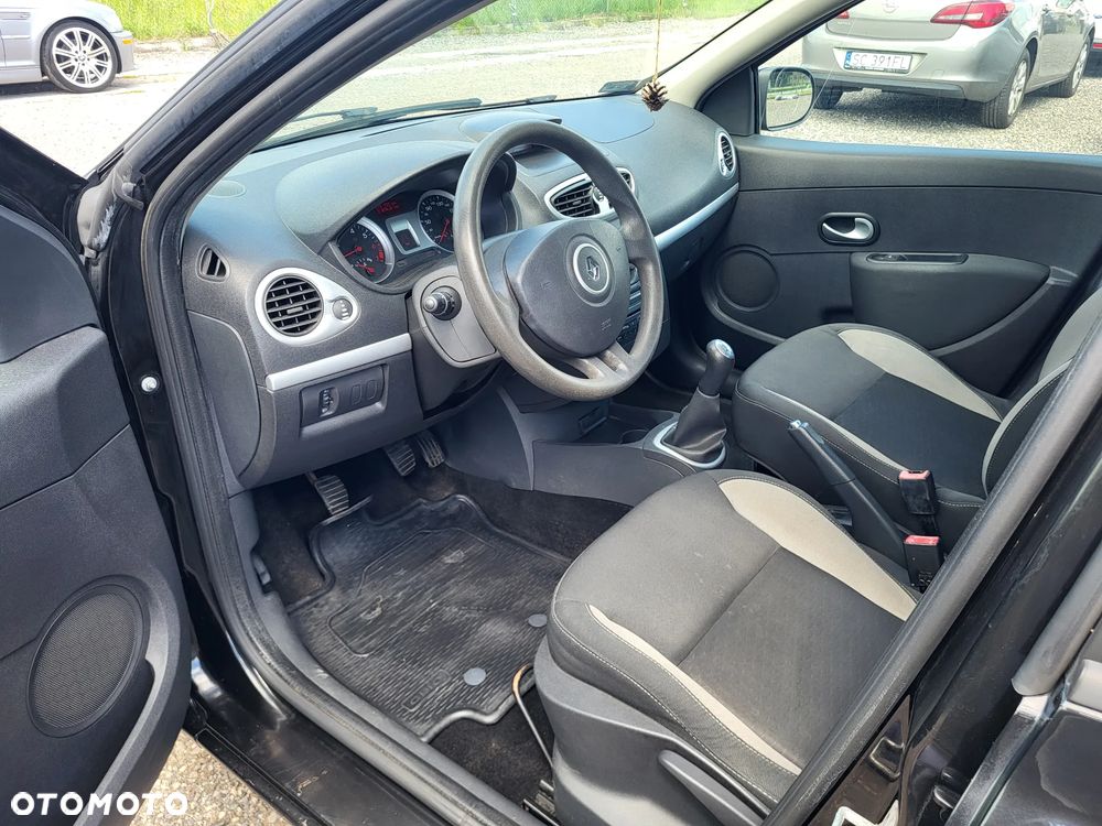Renault Clio - 9
