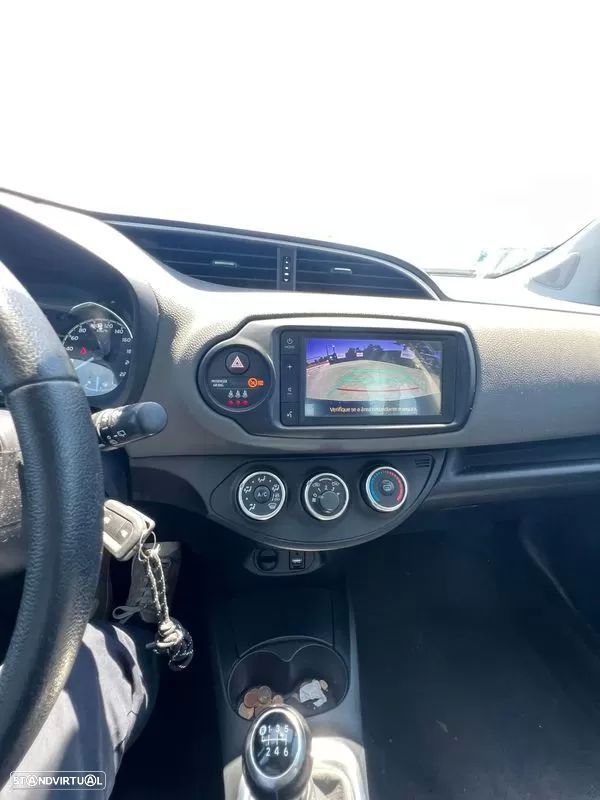 Toyota Yaris 1.5 VVT-i Comfort+P.Style - 10