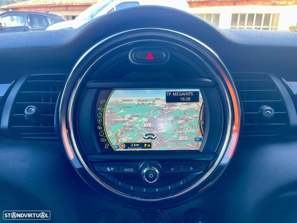 MINI 5 Portas Cooper Auto - 13