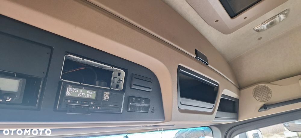 Mercedes-Benz ACTROS - 11