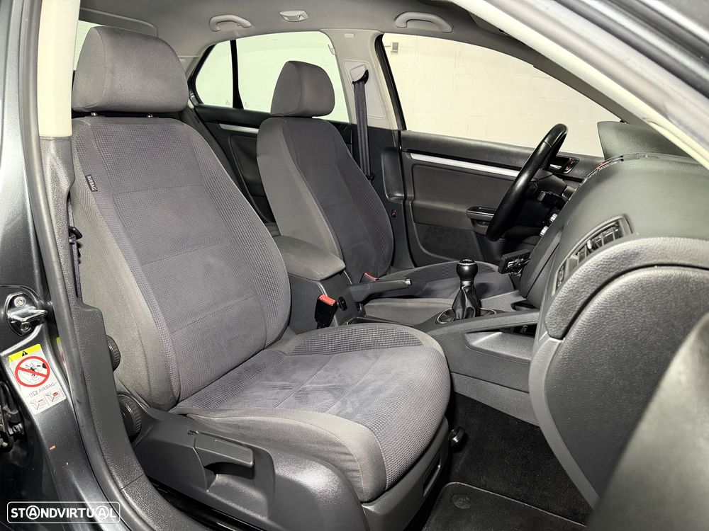 VW Jetta 1.9 TDi Sportline - 9