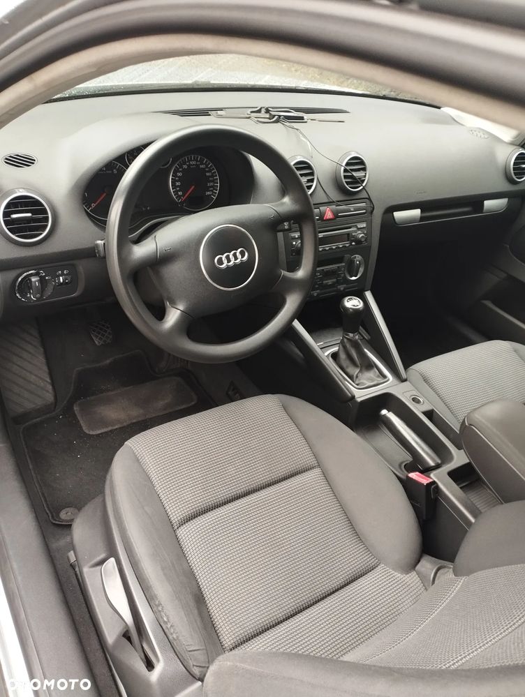 Audi A3 3-drzwiowe 1.6 Ambiente - 9