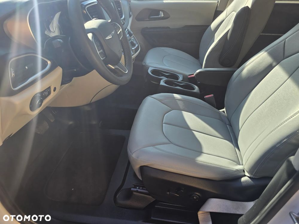 Chrysler Pacifica - 7