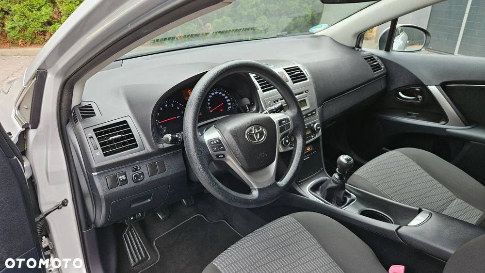 Toyota Avensis 1.6 Comfort - 14