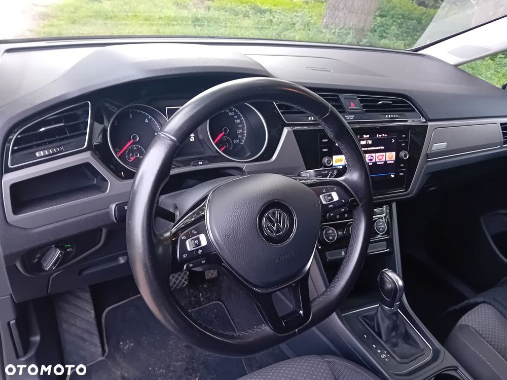 Volkswagen Touran - 8