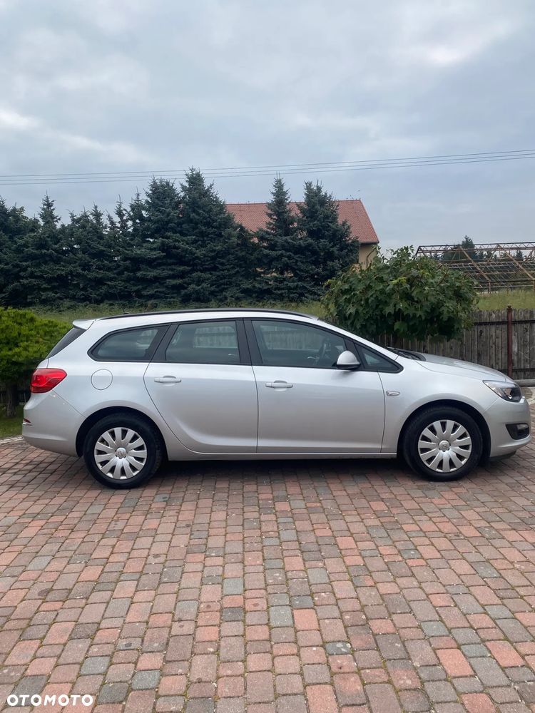 Opel Astra Sports Tourer - 8