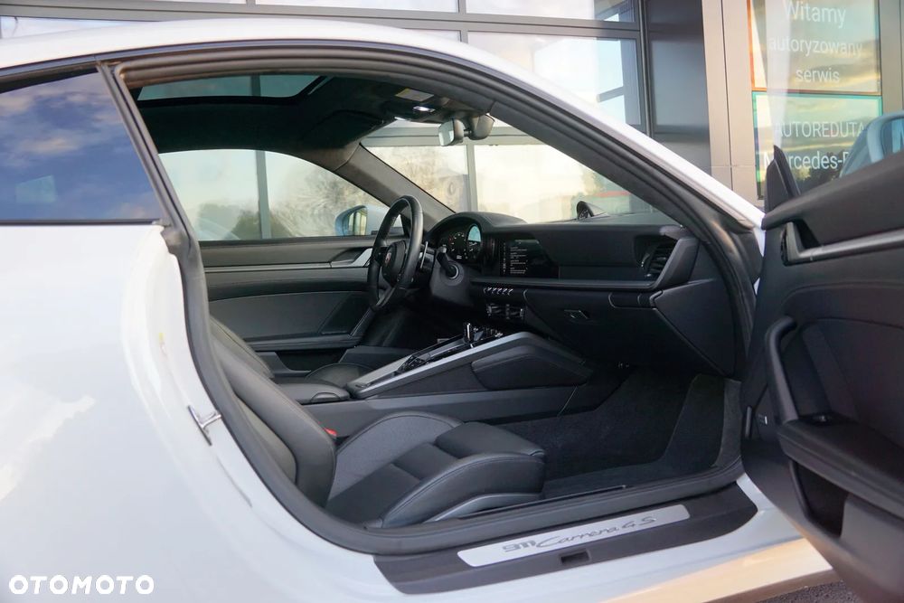 Porsche 911 Carrera 4S - 29