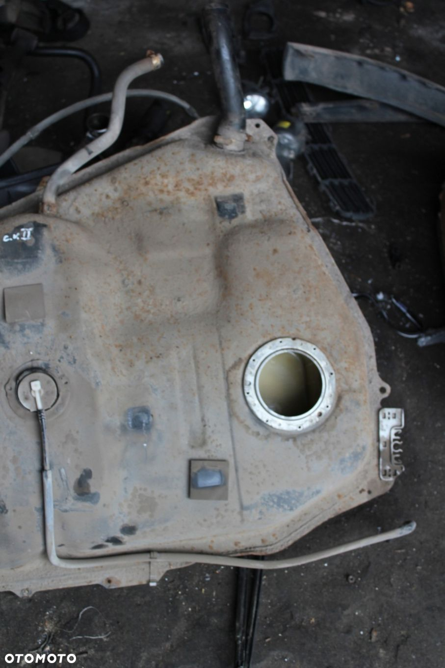 ZBIORNIK BAK PALIWA TOYOTA COROLLA VERSO II 1.6 1.8 - 9
