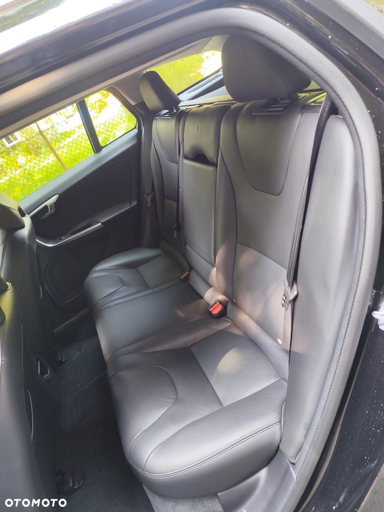 Volvo V60 Cross Country - 9