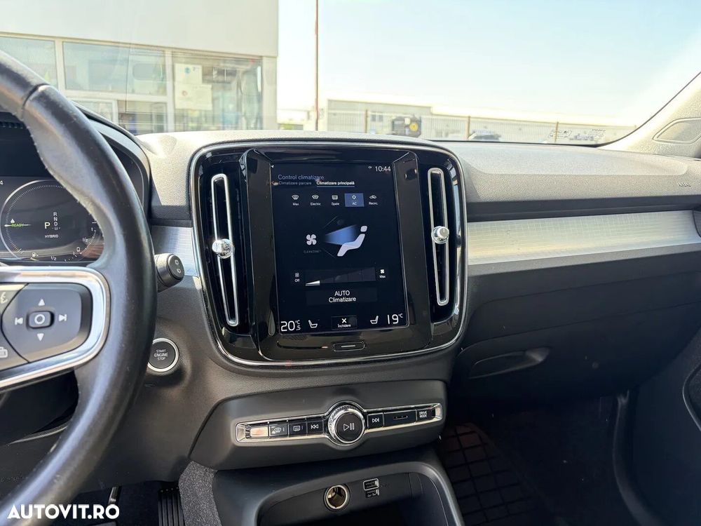 Volvo XC 40 - 25