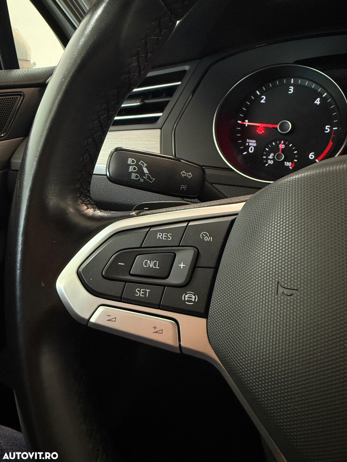 Volkswagen Passat 2.0 TDI DSG Advance - 29
