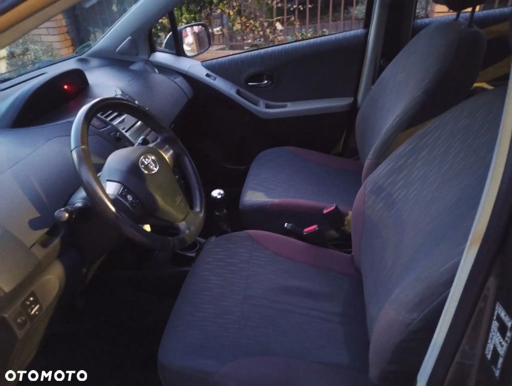 Toyota Yaris 1.33 VVT-i Cool - 32