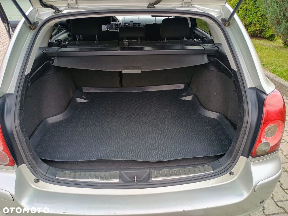 Toyota Avensis 2.0 D-4D Combi Executive - 6