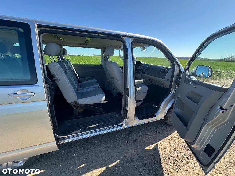 Volkswagen Caravelle - 10