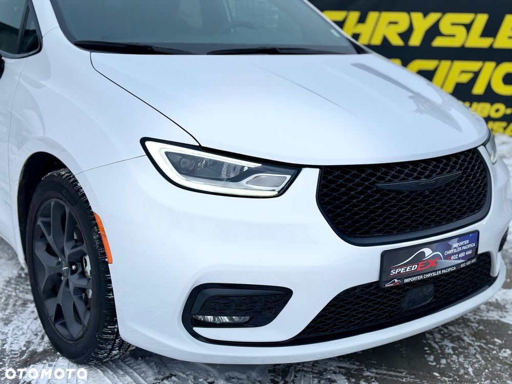 Chrysler Pacifica - 4