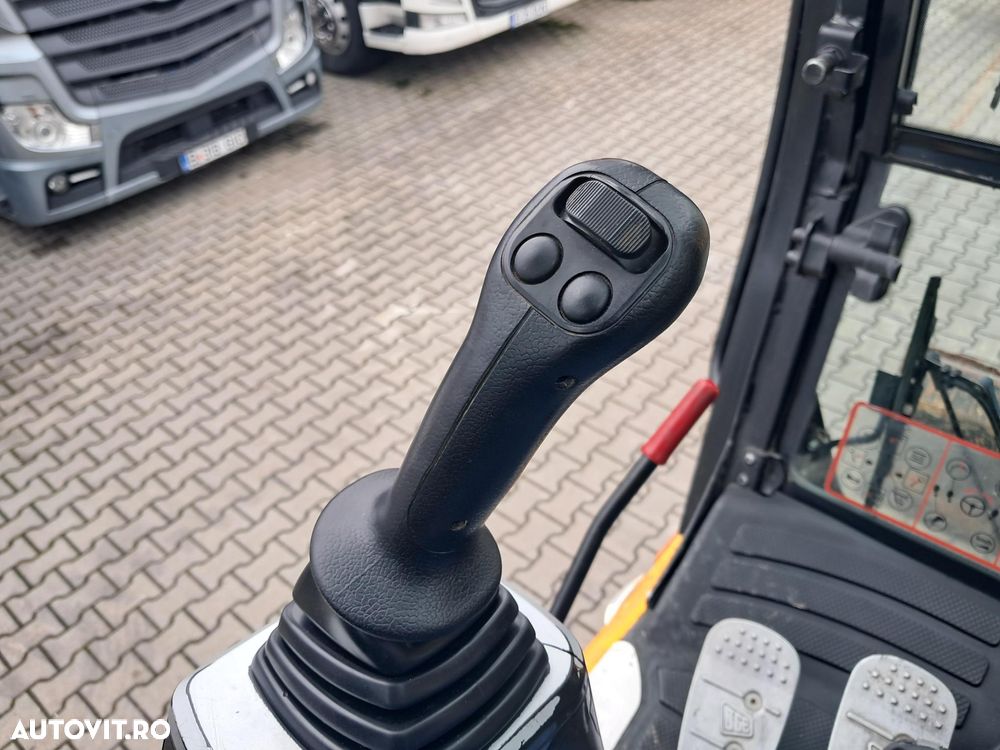 JCB js160w excavator pe roti - 22