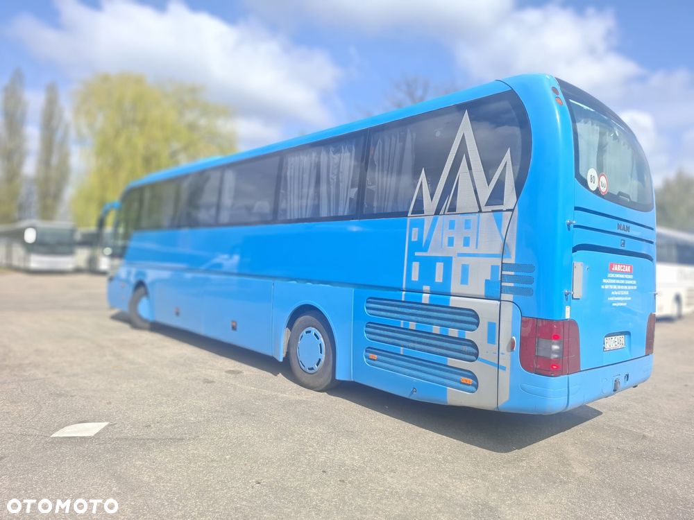 MAN LION'S COACH - 10